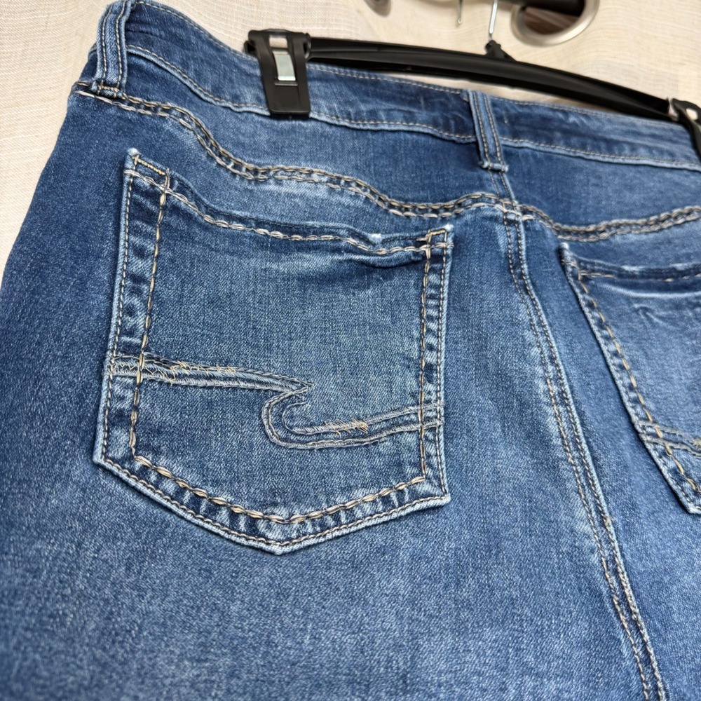 Silver Jeans Elyse Mid Rise Cuffed Denim Shorts Medium Blue Wash Women's W30 L4 - Picture 7 of 8